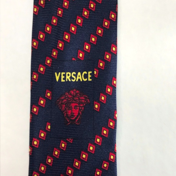 GIANNI VERSACE 100% silk luxury designer Italian tie. - Picture 6 of 9